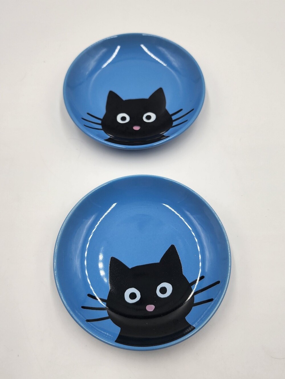 Frisco 2 Plates for Cats - Blue &amp; Black - Decorated with a Wide Eyed Cat!!